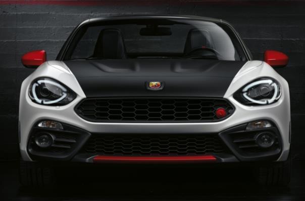 Offen - besonders für maximalen Fahrspaß: Der neue Abarth 124 spider ab jetzt bestellbar